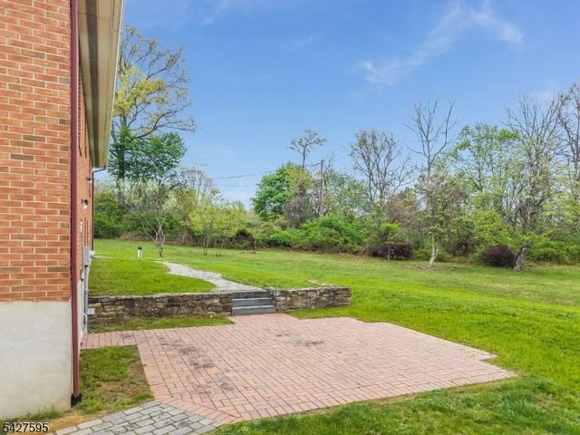 34 Berk Ln, Lebanon Twp., NJ 08826