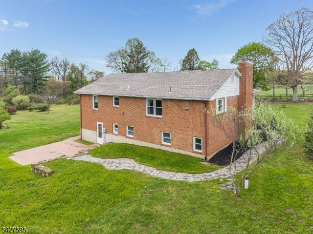 34 Berk Ln, Lebanon Twp., NJ 08826