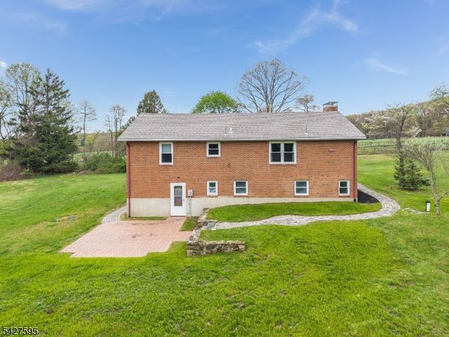 34 Berk Ln, Lebanon Twp., NJ 08826