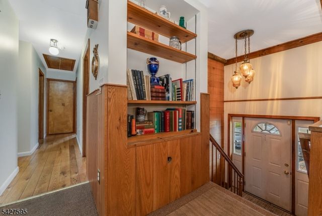 34 Berk Ln, Lebanon Twp., NJ 08826