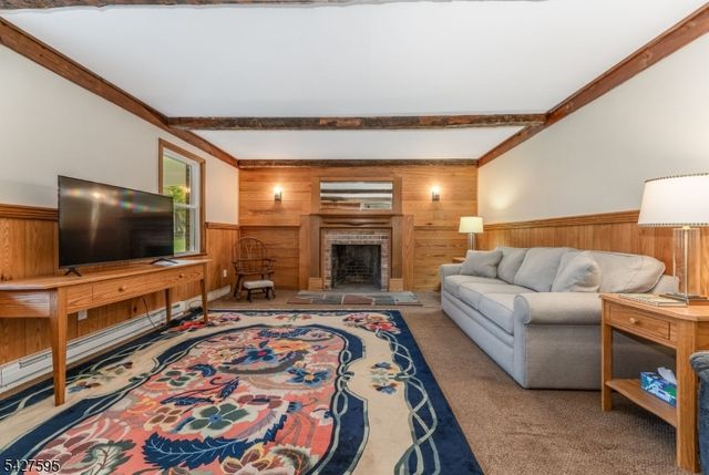 34 Berk Ln, Lebanon Twp., NJ 08826