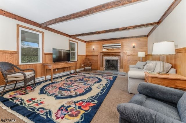 34 Berk Ln, Lebanon Twp., NJ 08826
