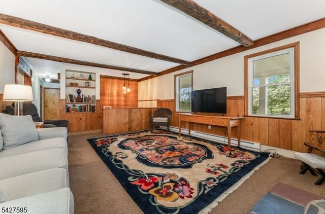 34 Berk Ln, Lebanon Twp., NJ 08826