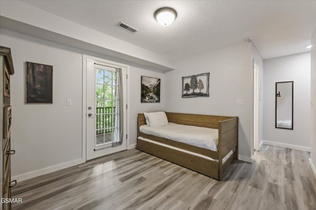 541 Johnson Ln Apt 1, Gatlinburg, TN 37738