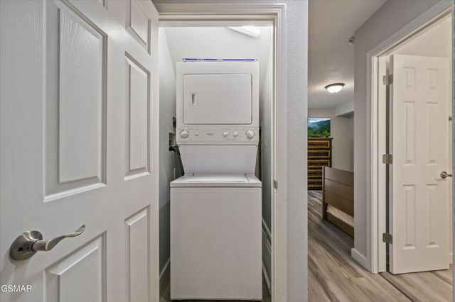 541 Johnson Ln Apt 1, Gatlinburg, TN 37738