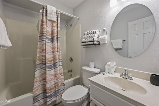 541 Johnson Ln Apt 1, Gatlinburg, TN 37738
