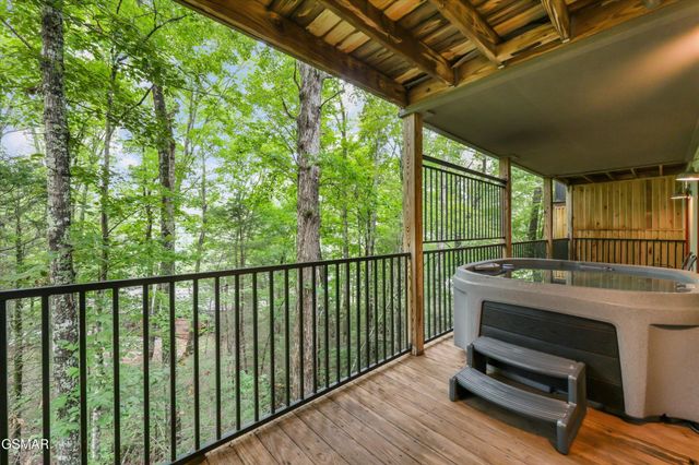541 Johnson Ln Apt 1, Gatlinburg, TN 37738