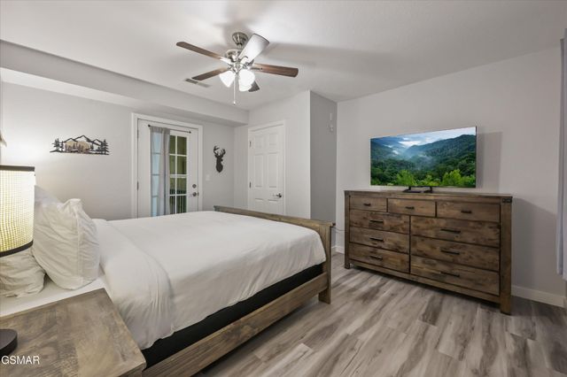 541 Johnson Ln Apt 1, Gatlinburg, TN 37738