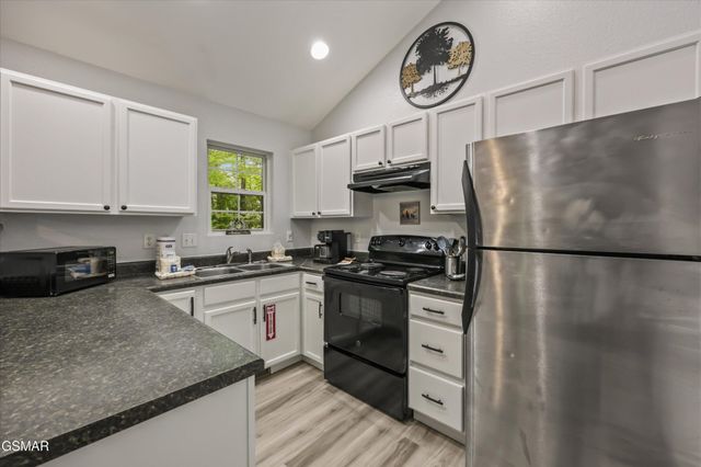 541 Johnson Ln Apt 1, Gatlinburg, TN 37738