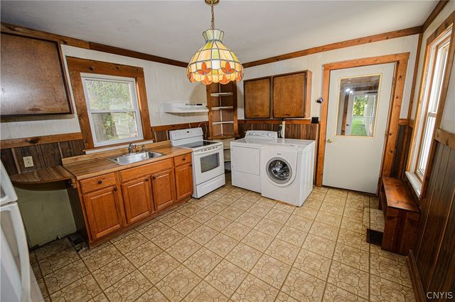 17 Division Street, Van Buren, NY 13027