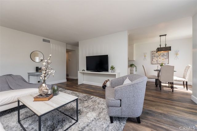 700 W La Veta A1, Orange, CA 92868