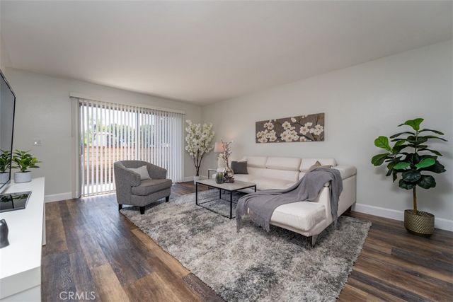 700 W La Veta A1, Orange, CA 92868