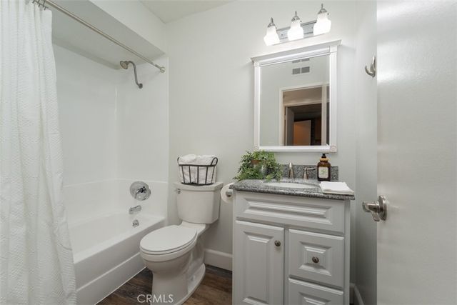 700 W La Veta A1, Orange, CA 92868