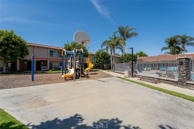 700 W La Veta A1, Orange, CA 92868