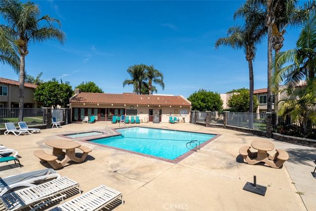 700 W La Veta A1, Orange, CA 92868