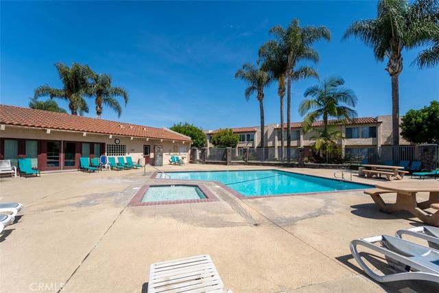 700 W La Veta A1, Orange, CA 92868