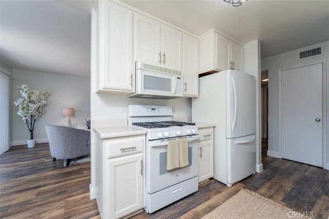 700 W La Veta A1, Orange, CA 92868