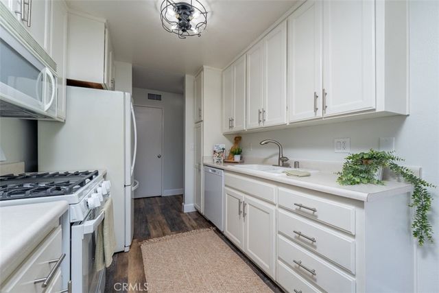 700 W La Veta A1, Orange, CA 92868