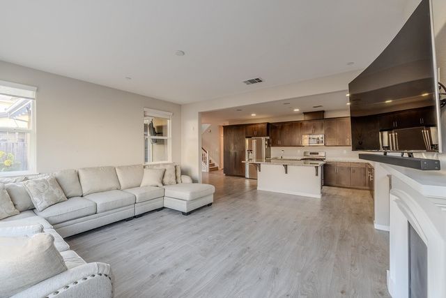 624 Brinwood Way, Oakley, CA 94561