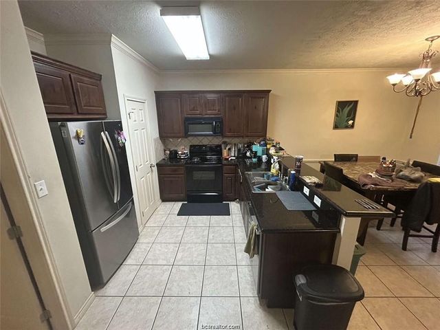 223 Forest Drive, College Station, TX 77840