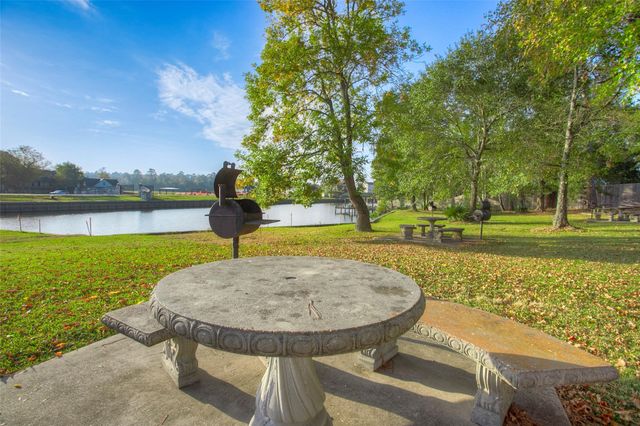 5 W Forest Drive, Huntsville, TX 77340