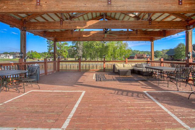 5 W Forest Drive, Huntsville, TX 77340