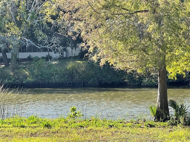 341 Cr 355, Elmaton, TX 77440