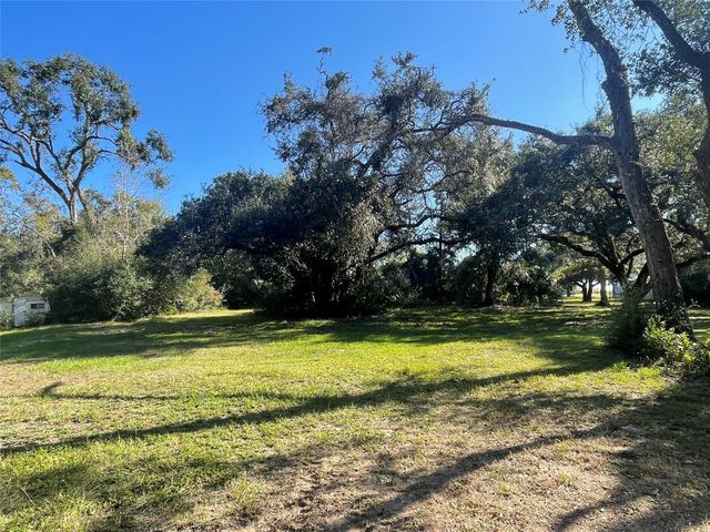 341 Cr 355, Elmaton, TX 77440