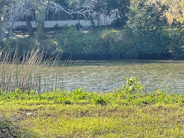 341 Cr 355, Elmaton, TX 77440