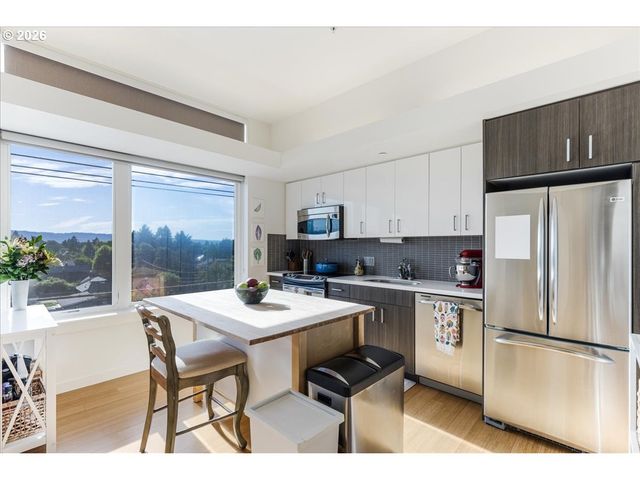 1455 N KILLINGSWORTH St 404, Portland, OR 97217