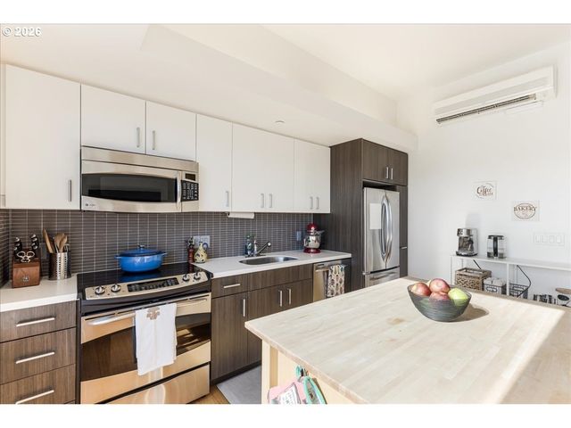 1455 N KILLINGSWORTH St 404, Portland, OR 97217