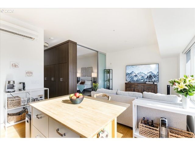 1455 N KILLINGSWORTH St 404, Portland, OR 97217