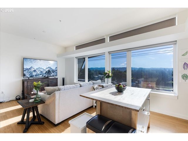 1455 N KILLINGSWORTH St 404, Portland, OR 97217