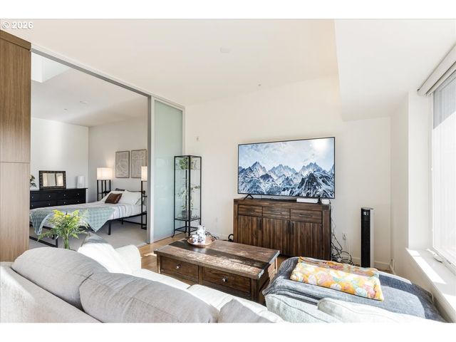 1455 N KILLINGSWORTH St 404, Portland, OR 97217