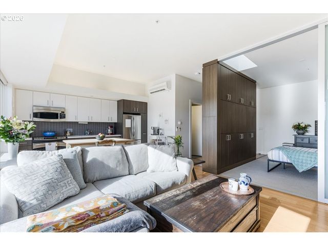 1455 N KILLINGSWORTH St 404, Portland, OR 97217