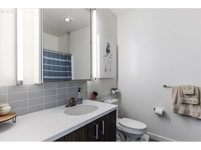 1455 N KILLINGSWORTH St 404, Portland, OR 97217