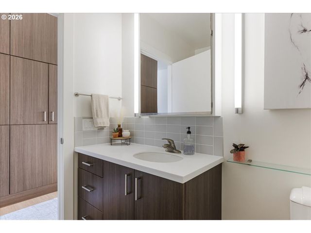 1455 N KILLINGSWORTH St 404, Portland, OR 97217