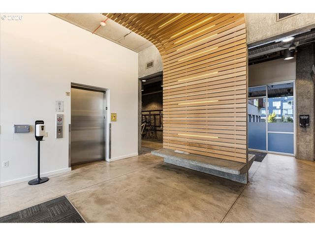 1455 N KILLINGSWORTH St 404, Portland, OR 97217