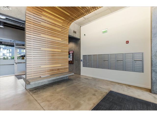 1455 N KILLINGSWORTH St 404, Portland, OR 97217