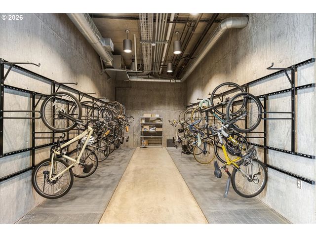 1455 N KILLINGSWORTH St 404, Portland, OR 97217