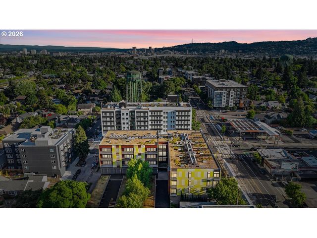 1455 N KILLINGSWORTH St 404, Portland, OR 97217