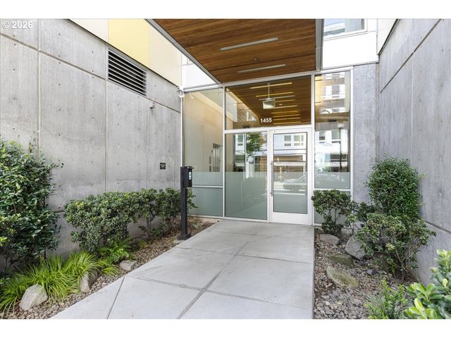 1455 N KILLINGSWORTH St 404, Portland, OR 97217