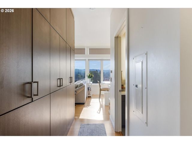 1455 N KILLINGSWORTH St 404, Portland, OR 97217