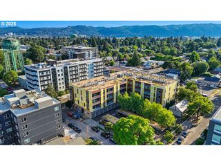 1455 N KILLINGSWORTH St 404, Portland, OR 97217