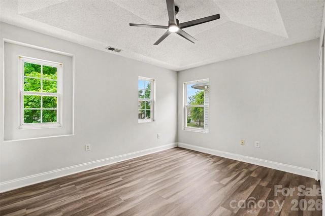 6010 Raisin Tree Lane, Charlotte, NC 28215