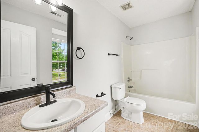 6010 Raisin Tree Lane, Charlotte, NC 28215