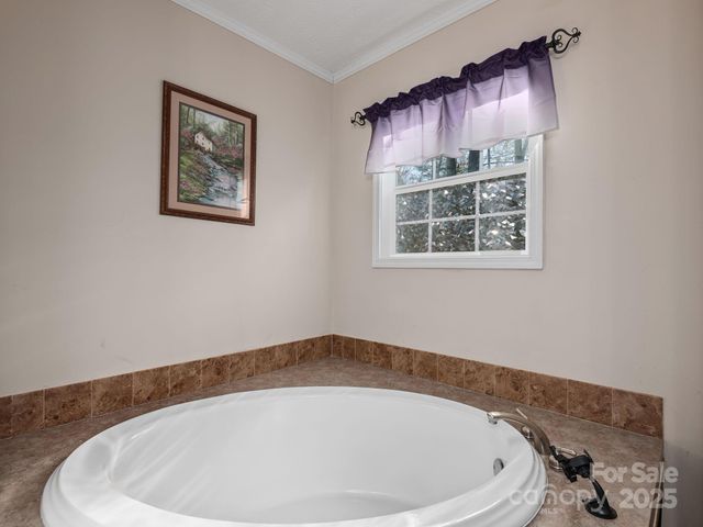 92 Suncrest Drive, Mars Hill, NC 28754