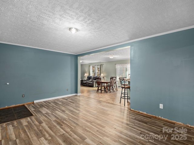 92 Suncrest Drive, Mars Hill, NC 28754