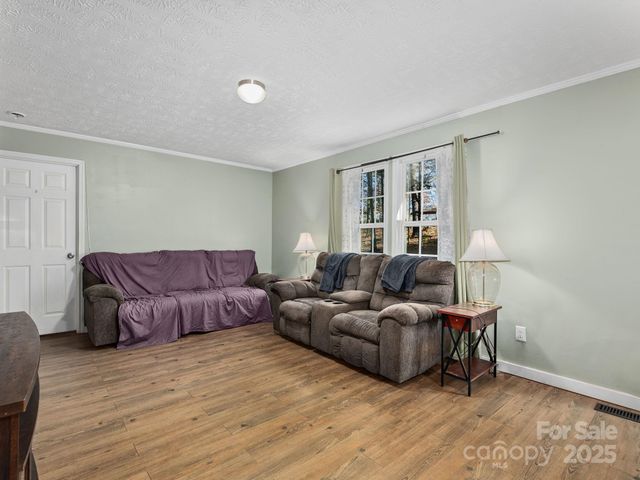 92 Suncrest Drive, Mars Hill, NC 28754