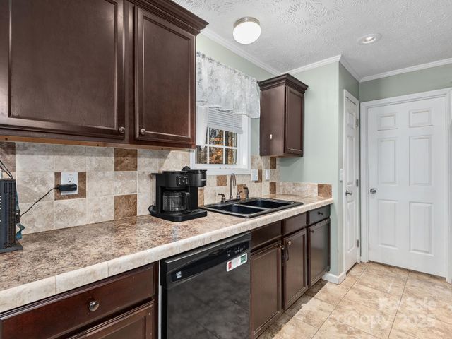 92 Suncrest Drive, Mars Hill, NC 28754